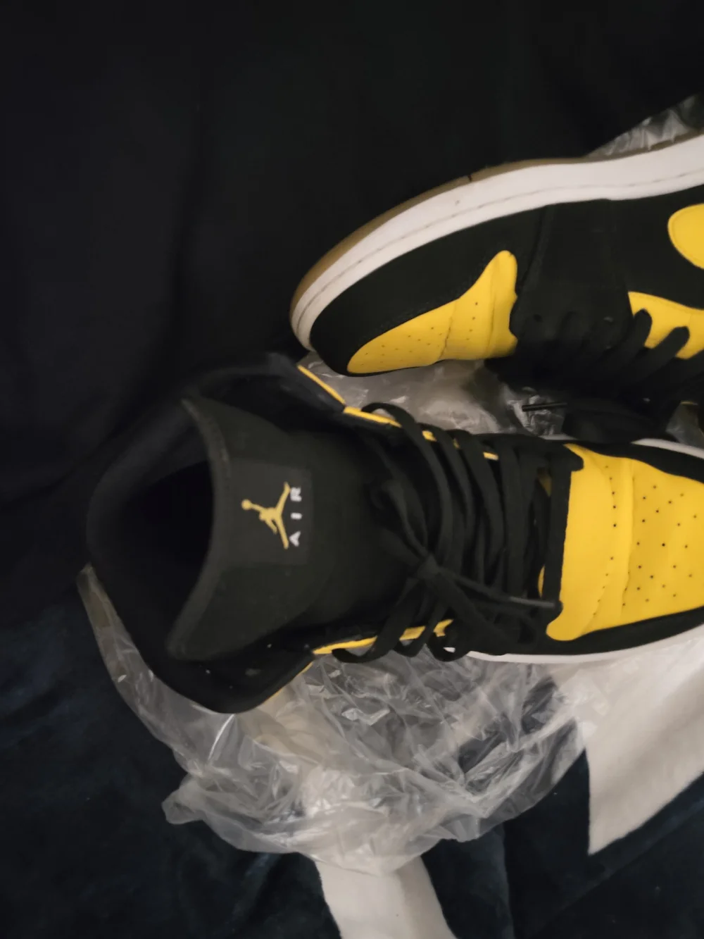 Nike Mens' Air Jordan 1 Mid - Black/Yellow